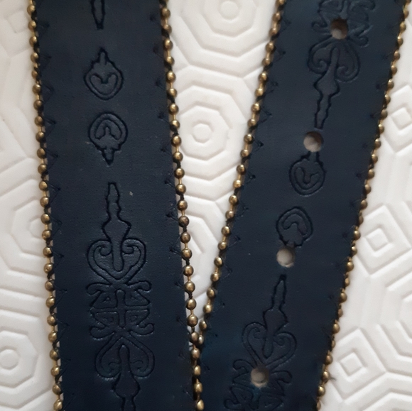 Vintage Vermillon carved leather belt - Picture 3 of 5